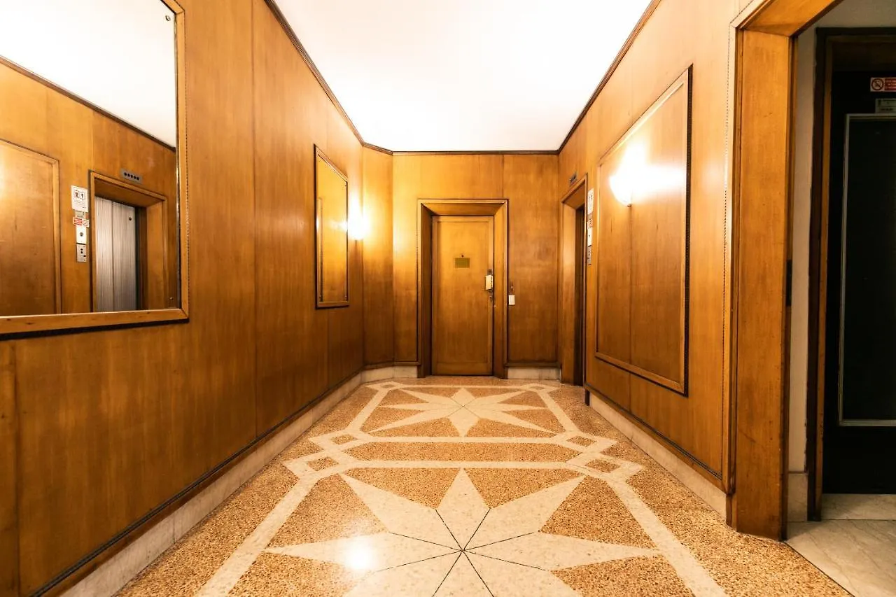 Klimt - Jacuzzi 5 Star - Luxury Design Apartment Milano Italien